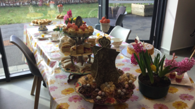 A dressed table with easter decorations and cakes